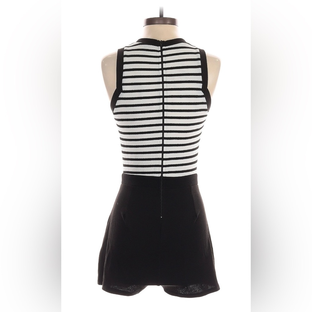 Super cute romper! - Picture 2 of 4